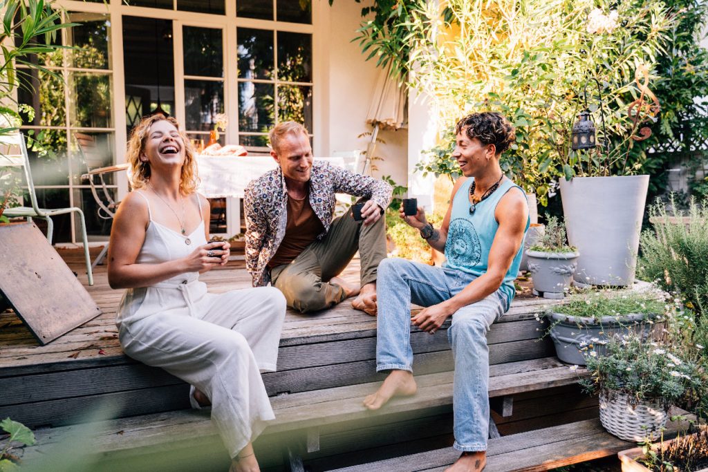 shows people having fun, cinematic picture